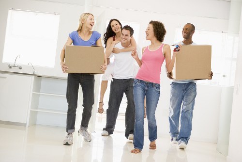 Removal van safety policy with packing and lifting precautions