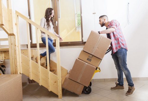 Local moving van for flat and small house removals