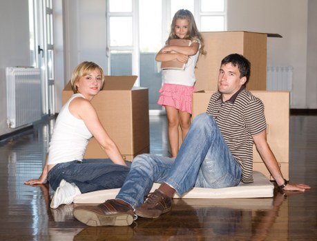 Delivery and unloading support for furniture and business items in Removalvan